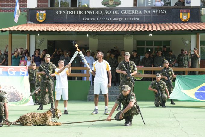 Onça foge de zoológico e é morta após revezamento da tocha olímpica