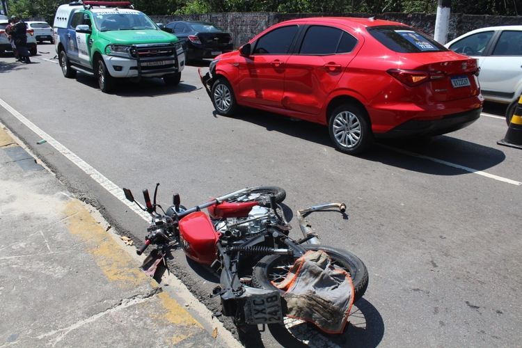 Motoqueiro Morre Atropelado Por Dois Carros Em Avenida De Manaus