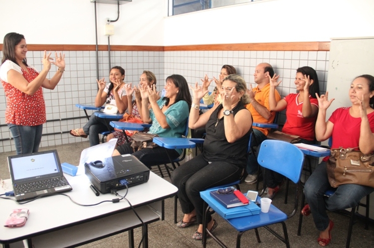 Ufam Abre Processo Seletivo Para Curso De Libras