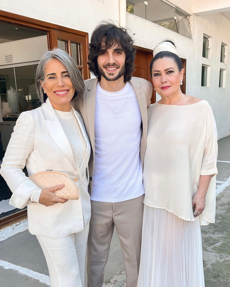 Fiuk posa Glória Pires e Cristina Karthalian duas mães