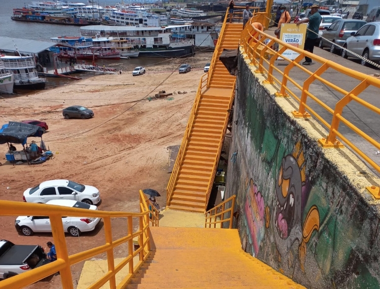 Escadaria Na Orla Da Manaus Moderna Revitalizada