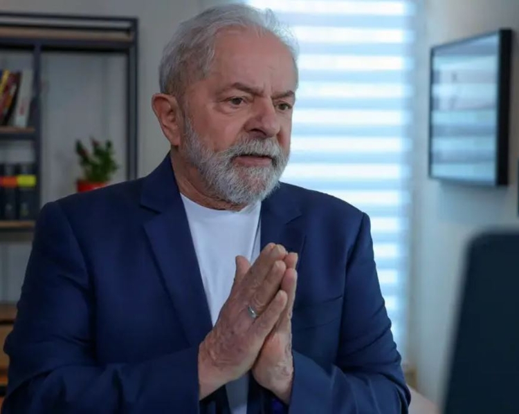 Lula passa por cirurgia em São Paulo