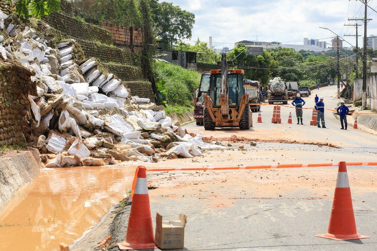 Águas de Manaus é notificada por vazamento em adutora que deixou