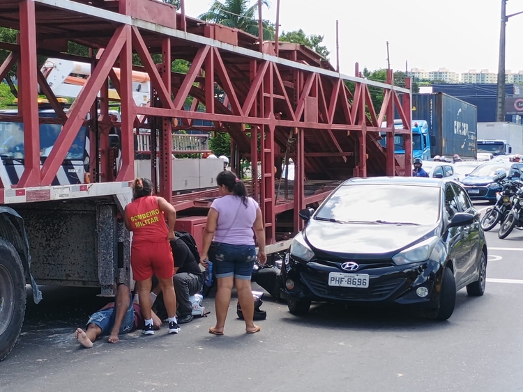 Homem Vai Parar Debaixo De Caminh O Durante Acidente Entre Motos No Coroado