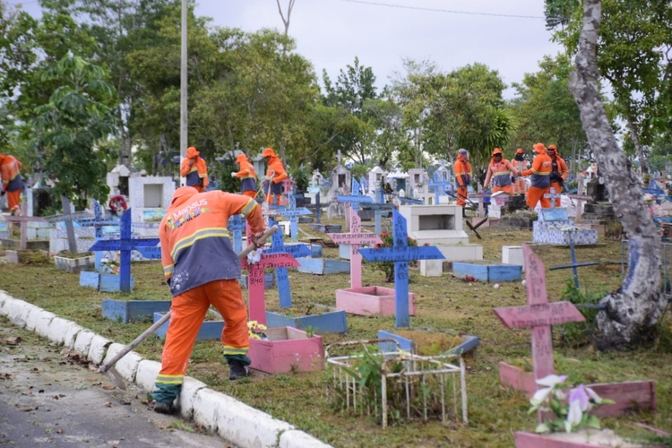 Mais de 500 mil pessoas devem visitar cemitérios de Manaus no Dia de