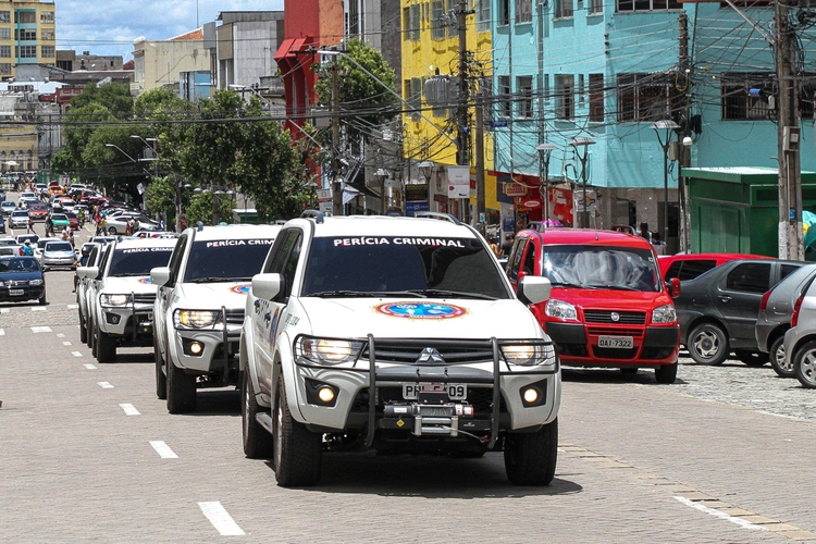 Três foragidos são presos após solicitarem RG em Manaus