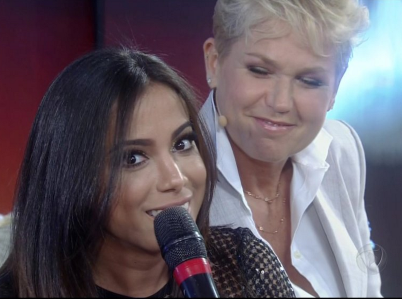 Anitta causa climão ao vivo no Programa da Xuxa