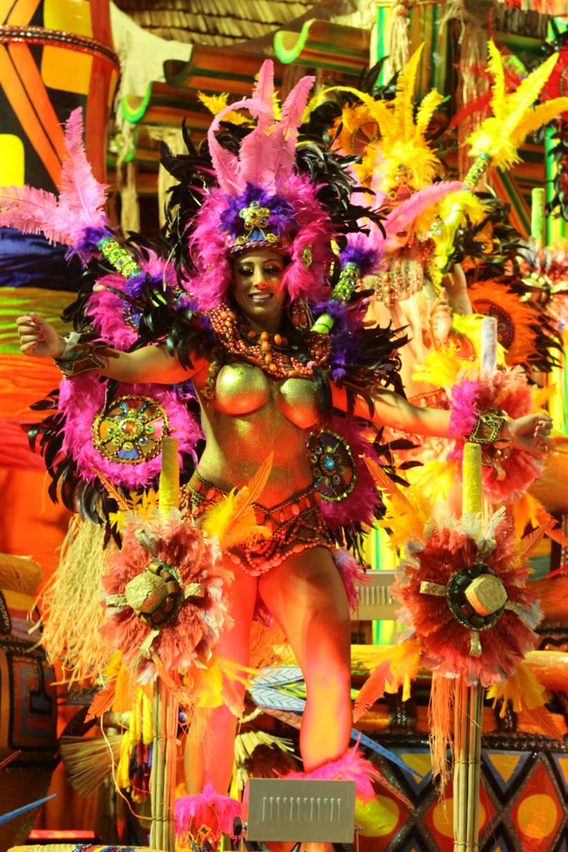 Carnaval de 2016 tem muito topless; veja fotos