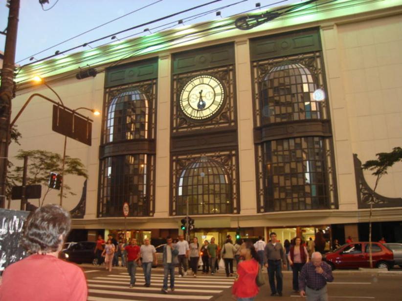 Homem faz funcionária refém no shopping Pátio Paulista, em SP