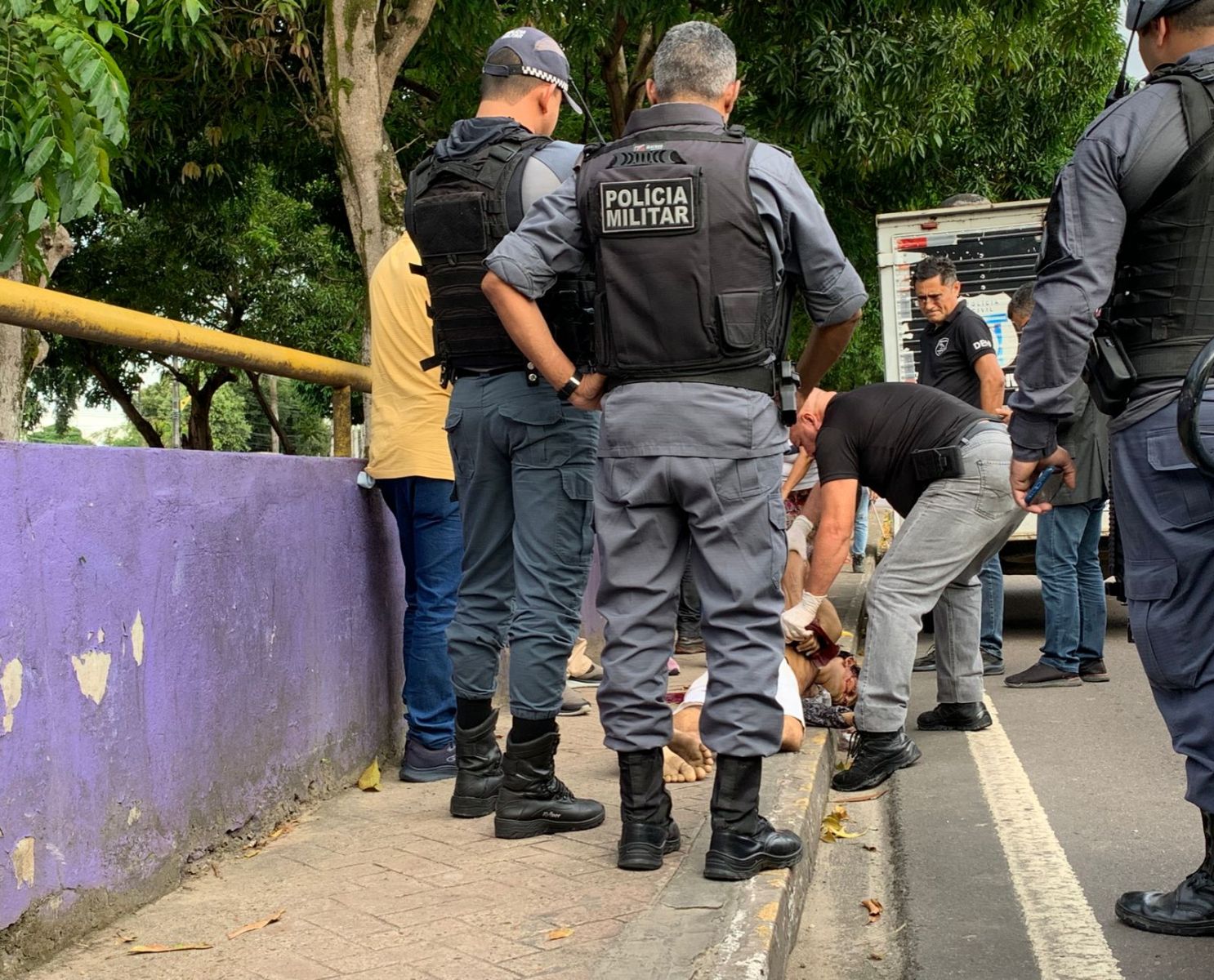 Homem Perseguido E Executado A Tiros Em Plena Luz Do Dia Na Avenida