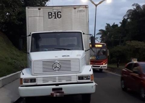 Caminh O Em Pane Causa Congestionamento Quilom Trico Em Avenidas De Manaus