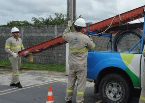 10 bairros de Manaus e ramal da BR 174 ficam sem energia elétrica nesta