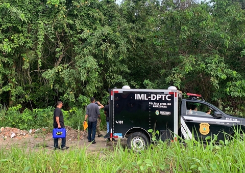 Corpo Em Decomposi O H Mais De Dias Encontrado Enrolado Em