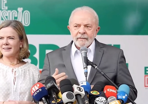 Lula diz que tem 80 do ministério na cabeça mas só anuncia nomes após