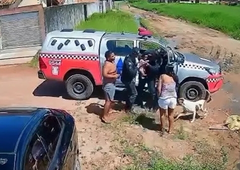 Beb Se Engasga Ma E Salvo Por Policias Veja V Deo