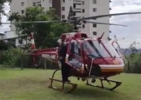 Menino De Anos Picado Por Cobra Mais Venenosa Do Pa S