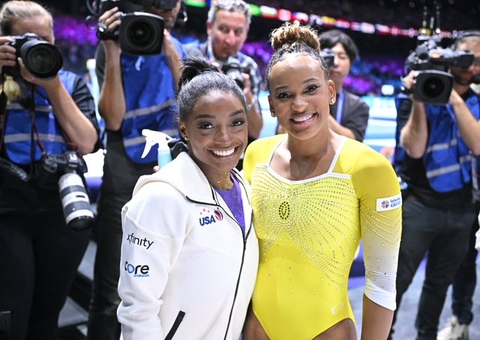 Rebeca Andrade Reverenciada Por Simone Biles Em Final De Mundial