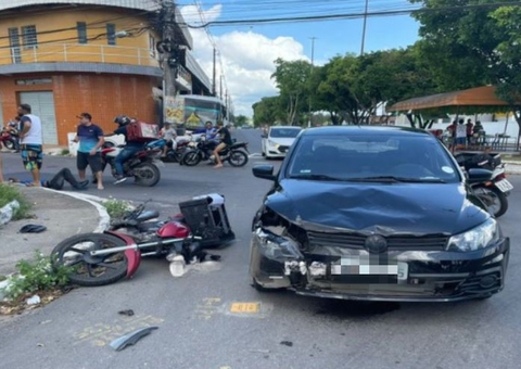 Acidente Carro E Moto Colidem Em Rotat Ria E Homem Fica Ferido Em Manaus