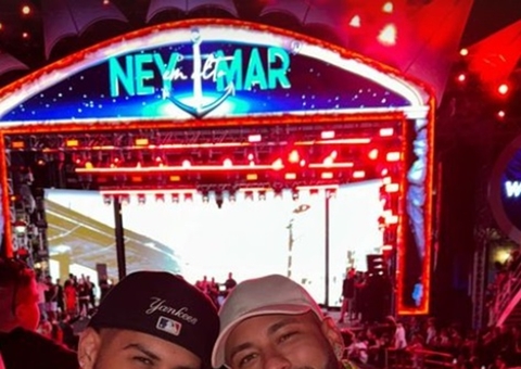 Tr S Anos Ap S Brigas Neymar E Z Felipe Selam A Paz Foto Em Cruzeiro