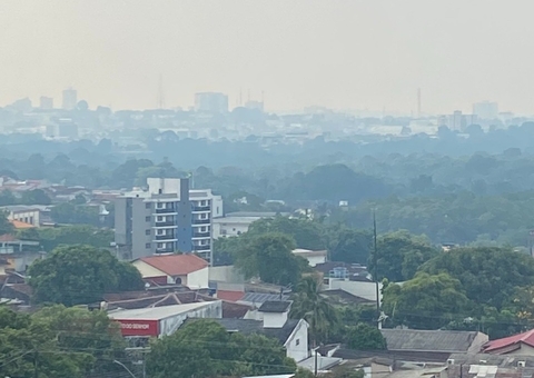 Manaus fica coberta por fumaça neste sábado após queimadas na Floresta