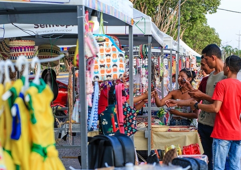 Manaus promove feira na Ponta Negra para comemorar Dia do Artesão