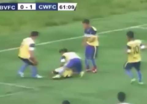 Na Índia, jogador morre após se machucar em comemoração de gol