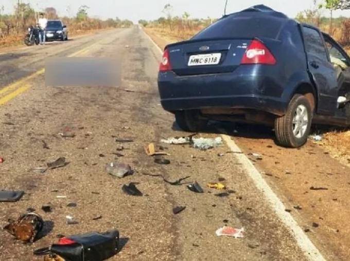 Carro de cantora evangélica bate de frente com carreta; marido morreu e ela segue em estado grave