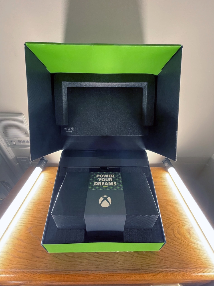 Unboxing the Xbox Series X 