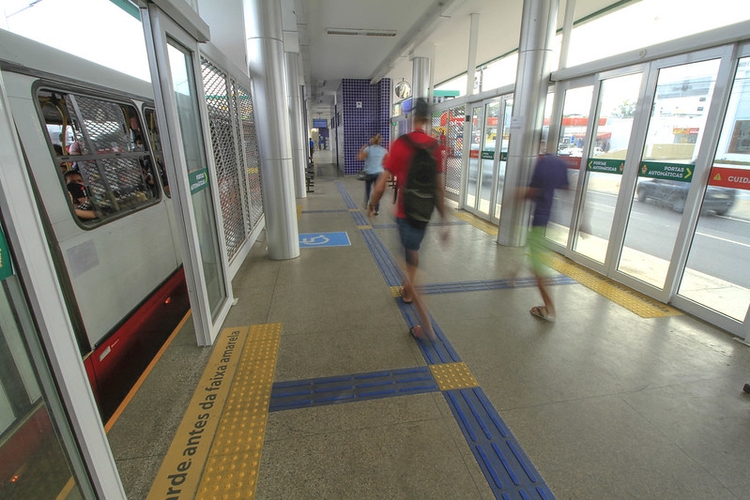 Toda fechada, estação dá segurança ao usuário - Foto: Márcio James/Semcom