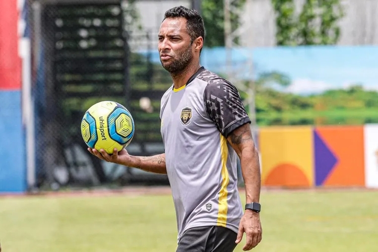 Em tom de descontração, Diniz e Keno concederam entrevista coletiva antes  da partida contra Al Ahly