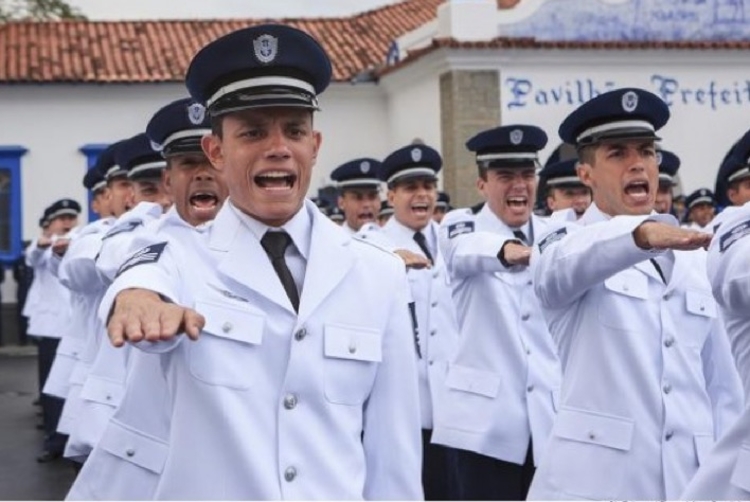 For a A rea Brasileira abre concurso para sargentos