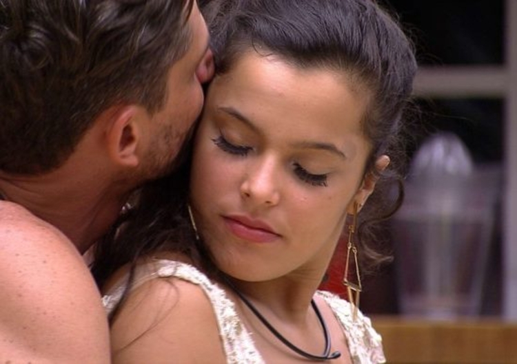 Bbb17 Pai De Emilly Ainda Não Sabe De Noite Picante Da Filha Afirma Mayla 3057