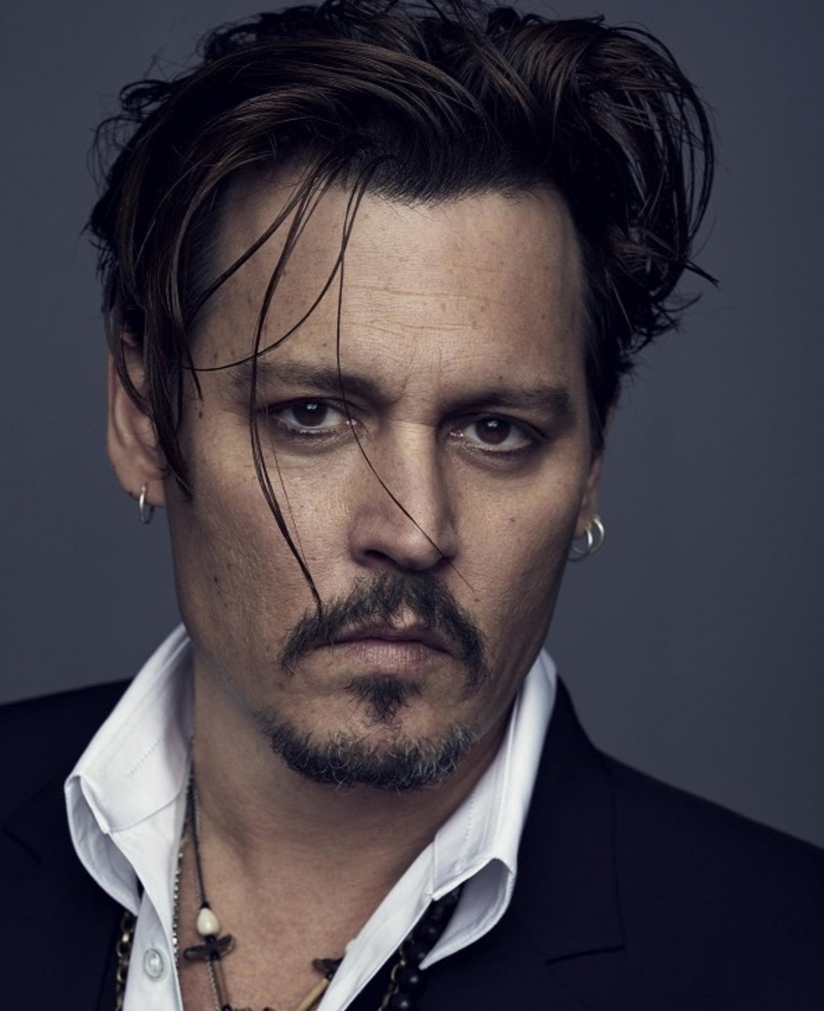 Filha de Johnny Depp revela motivo de não comentar batalha