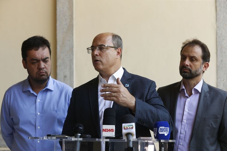 O governador do Rio de Janeiro, Wilson Witzel, fala à imprensa após reunião com secretariado no Palácio Guanabara, em Laranjeiras, zona sul da capital fluminense. - Tomaz Silva/Agência Brasil