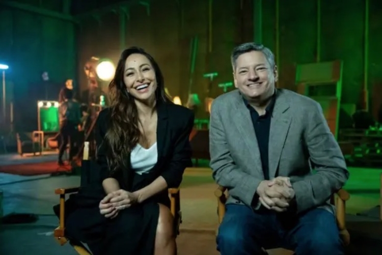 Sabrina Sato e Ted Sarandos Foto: Suzanna Tierie/ Netflix