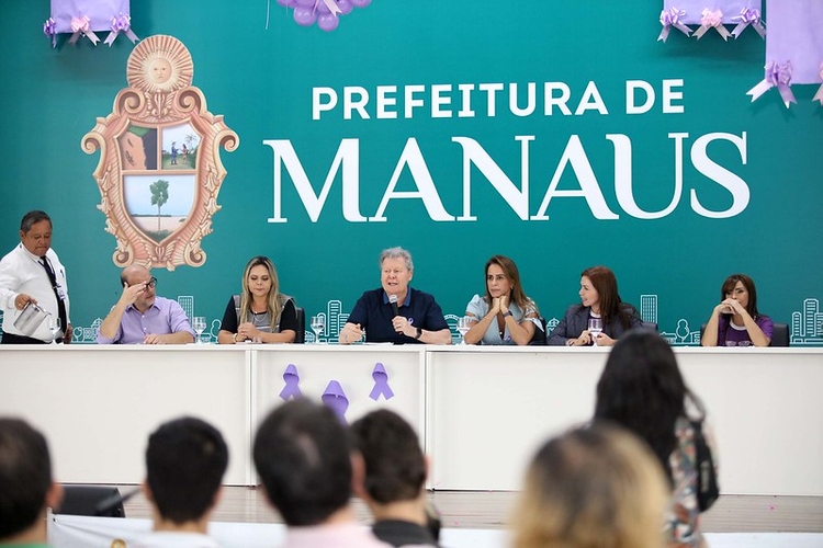 Prefeitura de Manaus coloca ônibus para prestar serviços no  'Mês da Mulher' - Foto: Mário Oliveira/Semcom