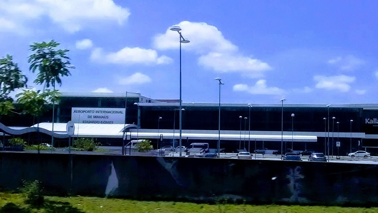 Agentes da FVS Amazonas vão controlar passageiros no Eduardo Gomes - Foto: Eustáquio Libório/Portal do Holanda
