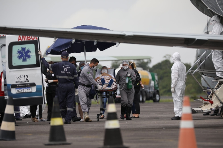 Pacientes de Manaus sendo transferidos - Foto: Divulgação/ Secom