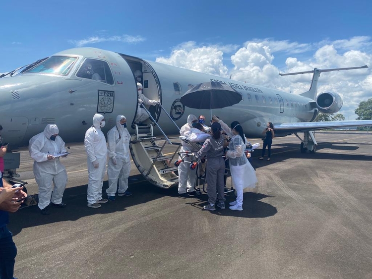Pacientes embarcam na aeronave C-99 rumo a São Luís. Foto: Divulgação/FAB