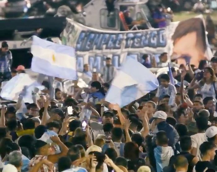 Multidão espera em frente à Casa Rosada - Foto: Instagram AFA