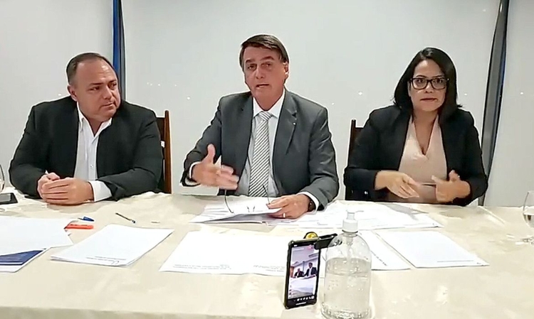 Live com Ministro Pazuello e presidente Bolsonaro (Foto: Reprodução/Facebook)