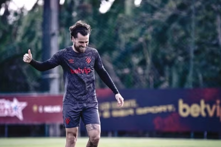 Lucas Lima, em treino do Sport. Foto: Paulo Paiva/ SCR