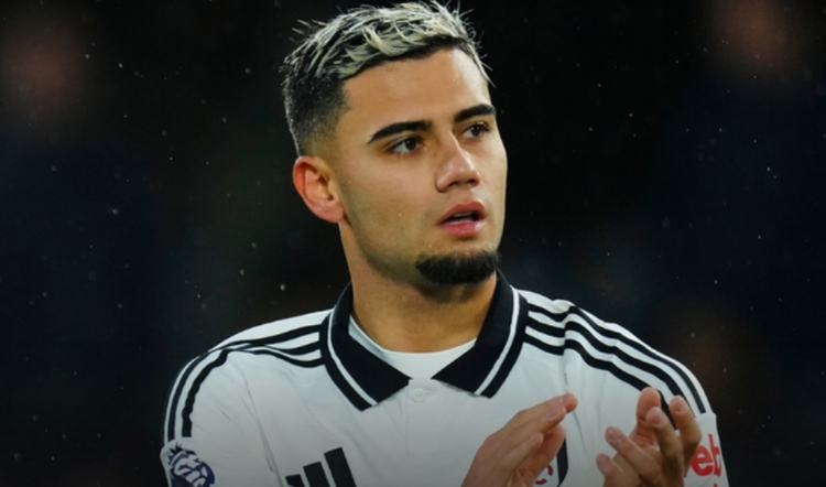 Andreas Pereira em jogo do Fulham. Foto: Divulgação/ Fulham