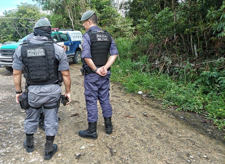 Corpo De Homem Enrolado Em Lençol é Achado Em Ramal De Manaus