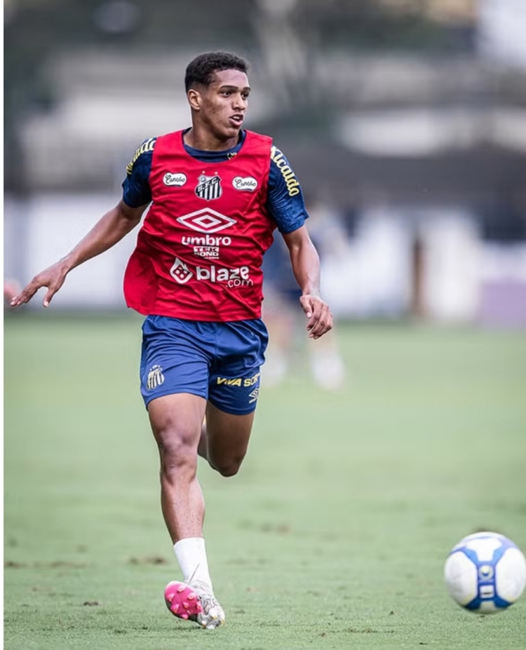 Souza durante treino do Santos. Foto: Raul Baretta/ Santos FC