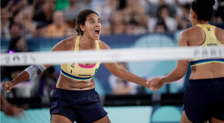 Imagem da dupla Duda e Ana Patrícia do vôlei de praia nas Olimpíadas de Paris. Alexandre Loureiro/ COB