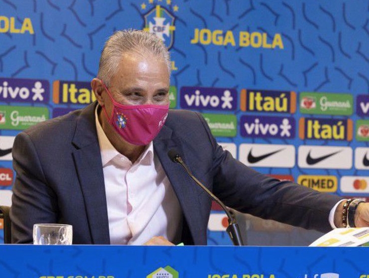 Tite fez o anúncio nesta sexta-feira (23) -Foto: Lucas Figueiredo / CBF