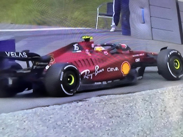 Hamilton: 'conversas casuais' com a Ferrari - Foto: Reprodução