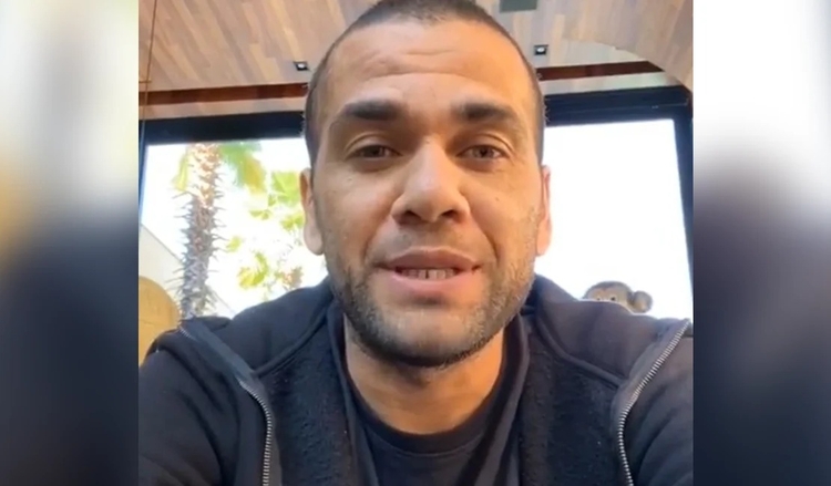 Justiça espanhola concede liberdade a Daniel Alves com fiança de R$ 5,5  milhões