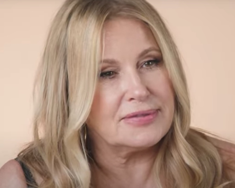 Jennifer Coolidge interpretou a 'mãe de Stifler' - Imagem: Reprodução/Youtube Variety 